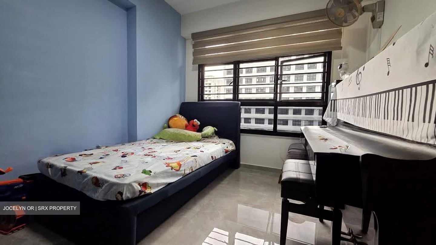 Tampines Street 61 (Tampines), Multi Generation #558618281